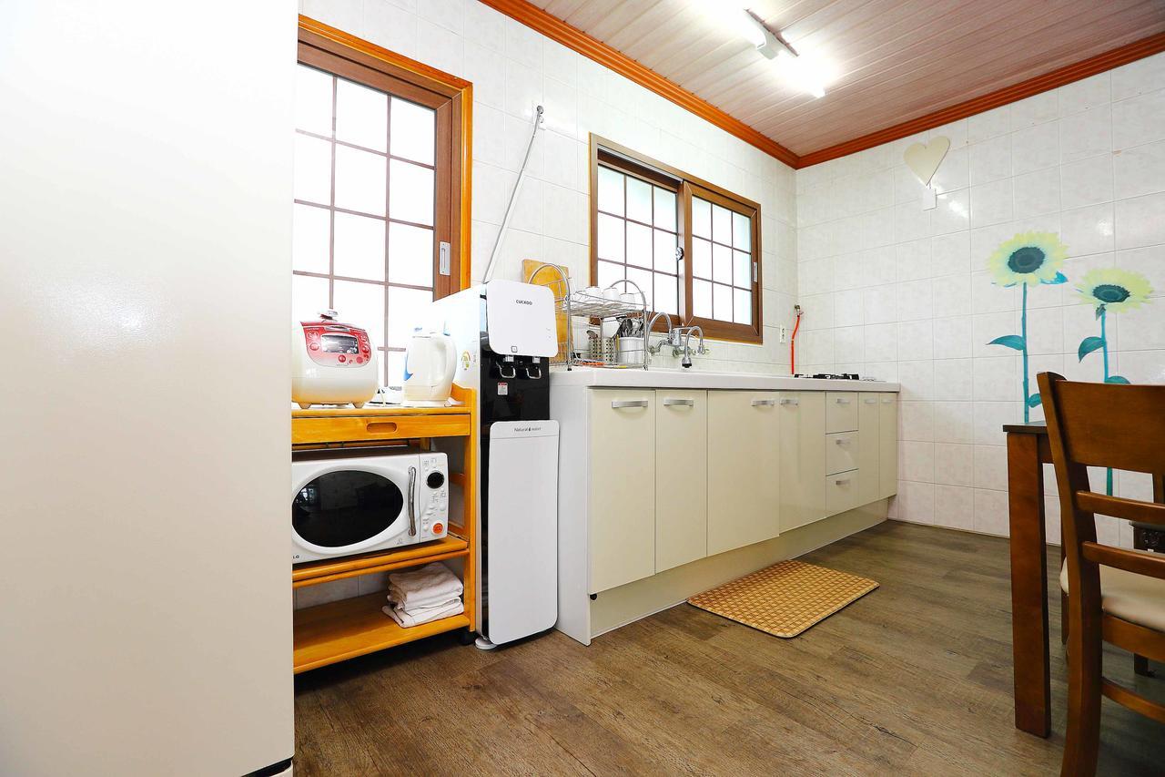 Gyeryonggil Pension Jeju Extérieur photo