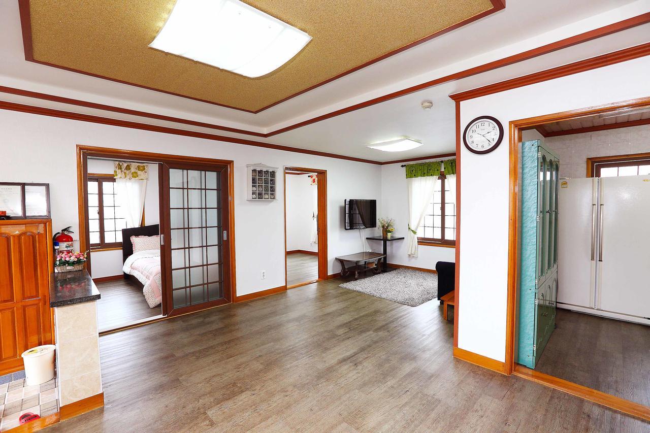 Gyeryonggil Pension Jeju Extérieur photo